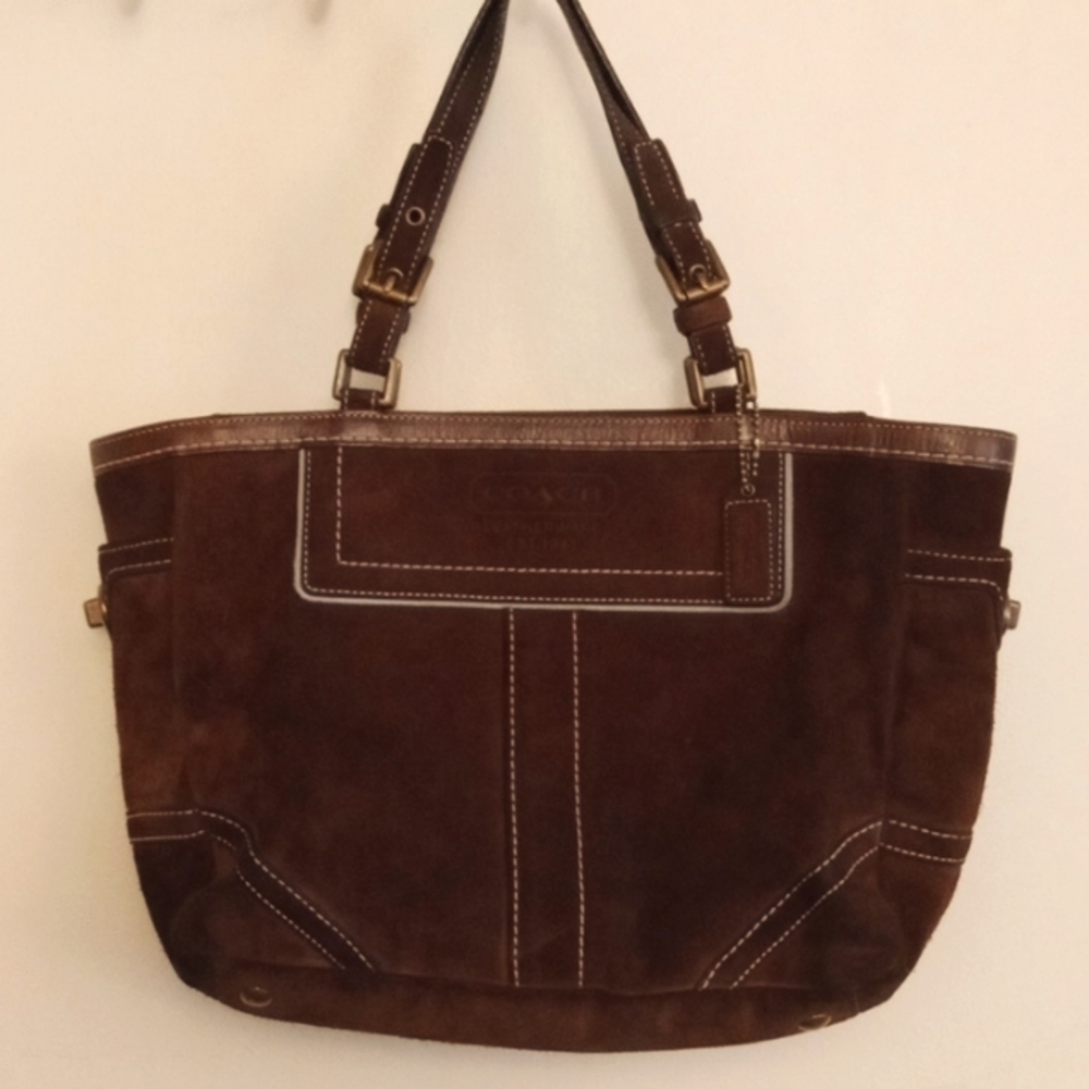 COACH BROWN SUEDE POCKETBOOK 😯